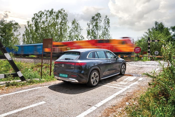 Recording Extremes: a new Guinness World Records™ title with the Mercedes-Benz EQS 450 SUV